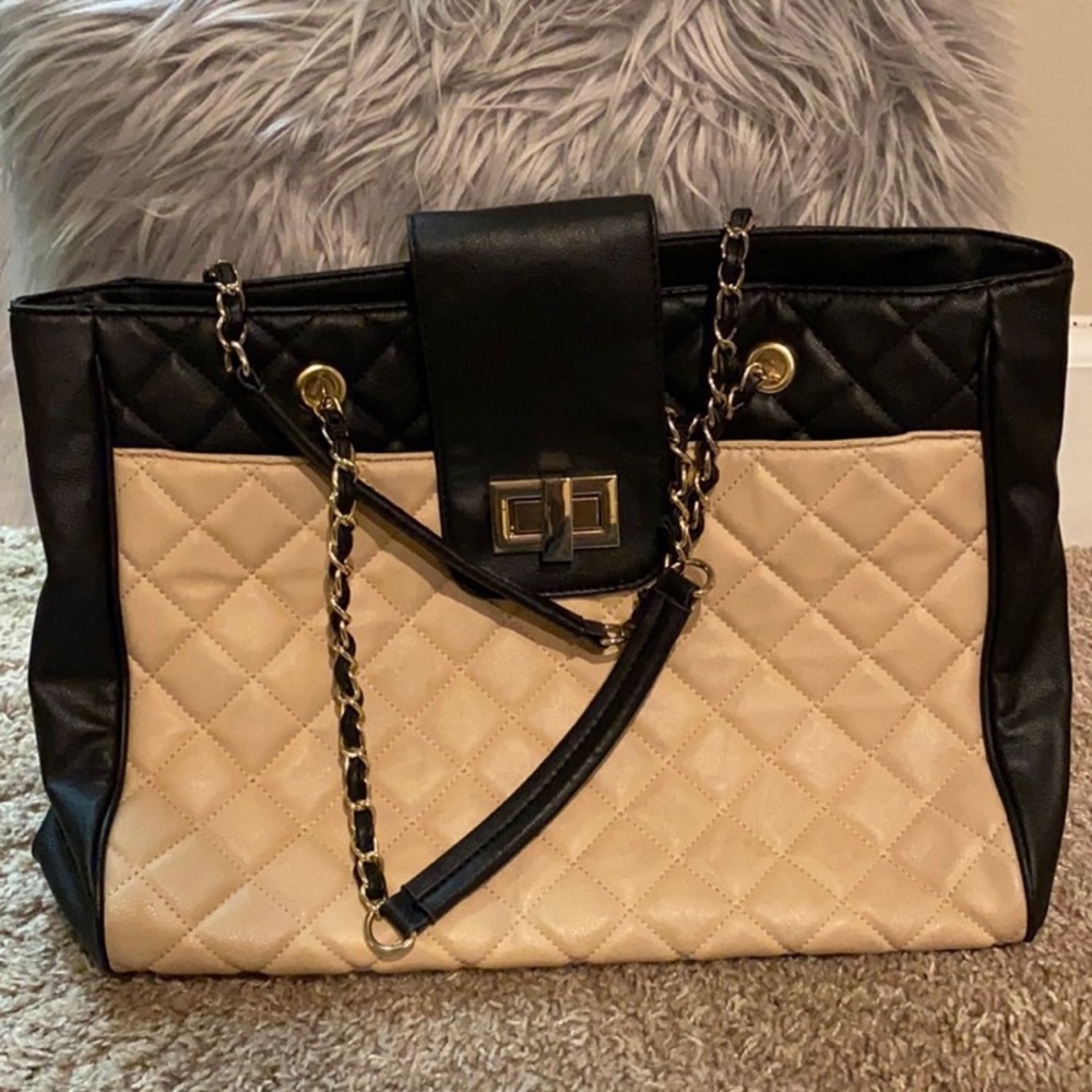 4 for $45 🌸 Quilted Purse